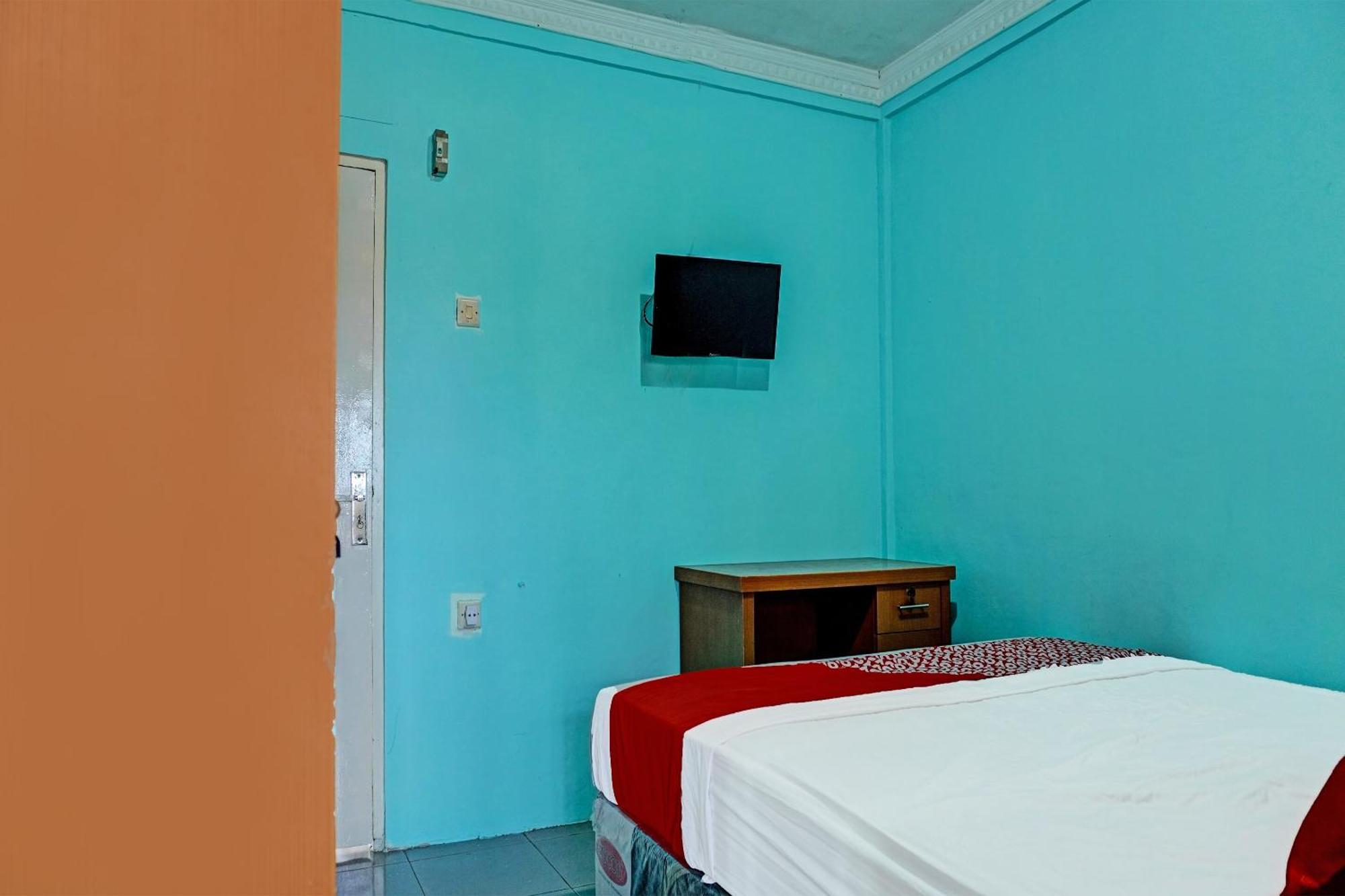 Oyo 91731 Home Stay Elis Cateliya Syariah Karawang Dış mekan fotoğraf