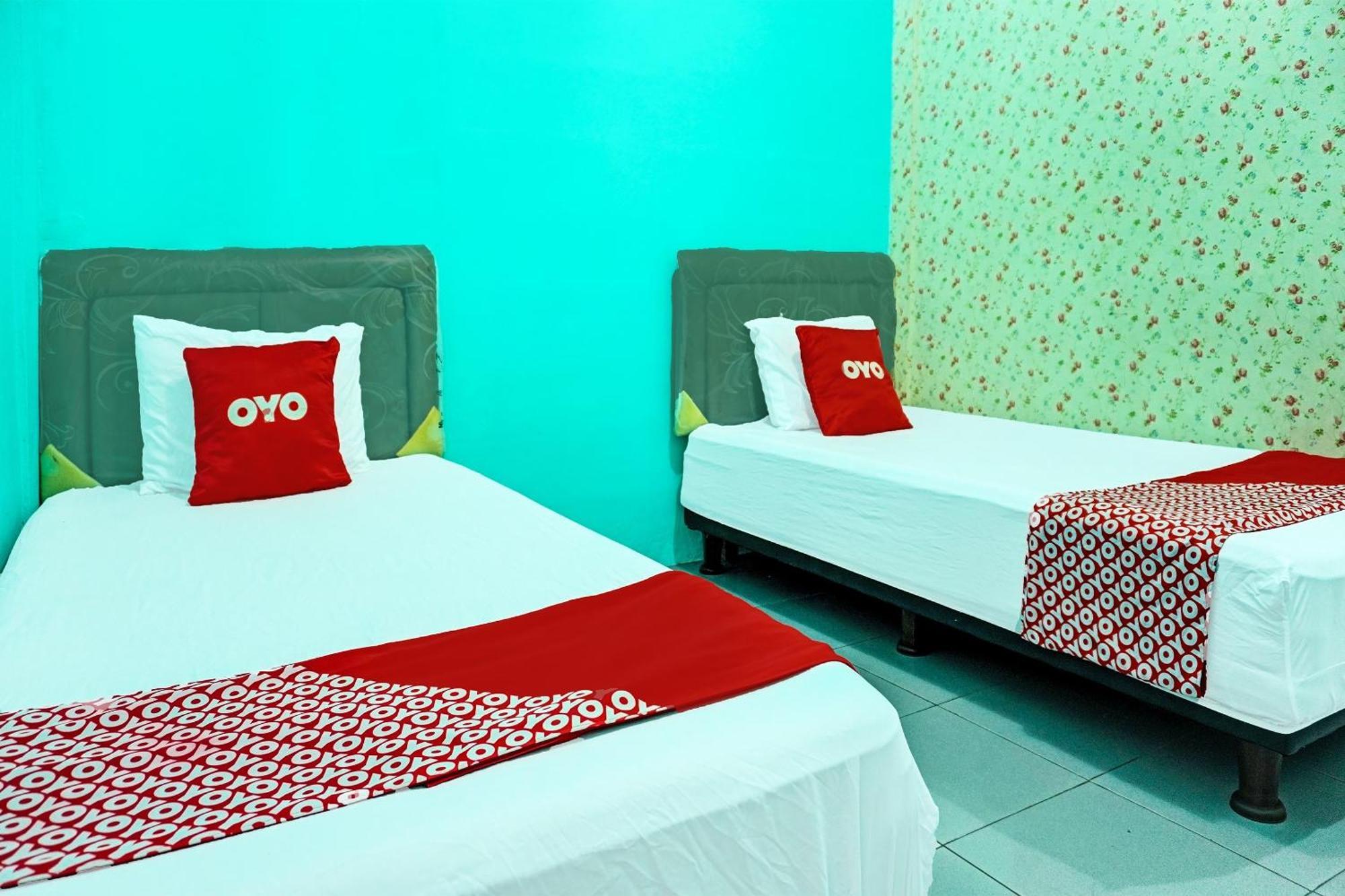 Oyo 91731 Home Stay Elis Cateliya Syariah Karawang Dış mekan fotoğraf