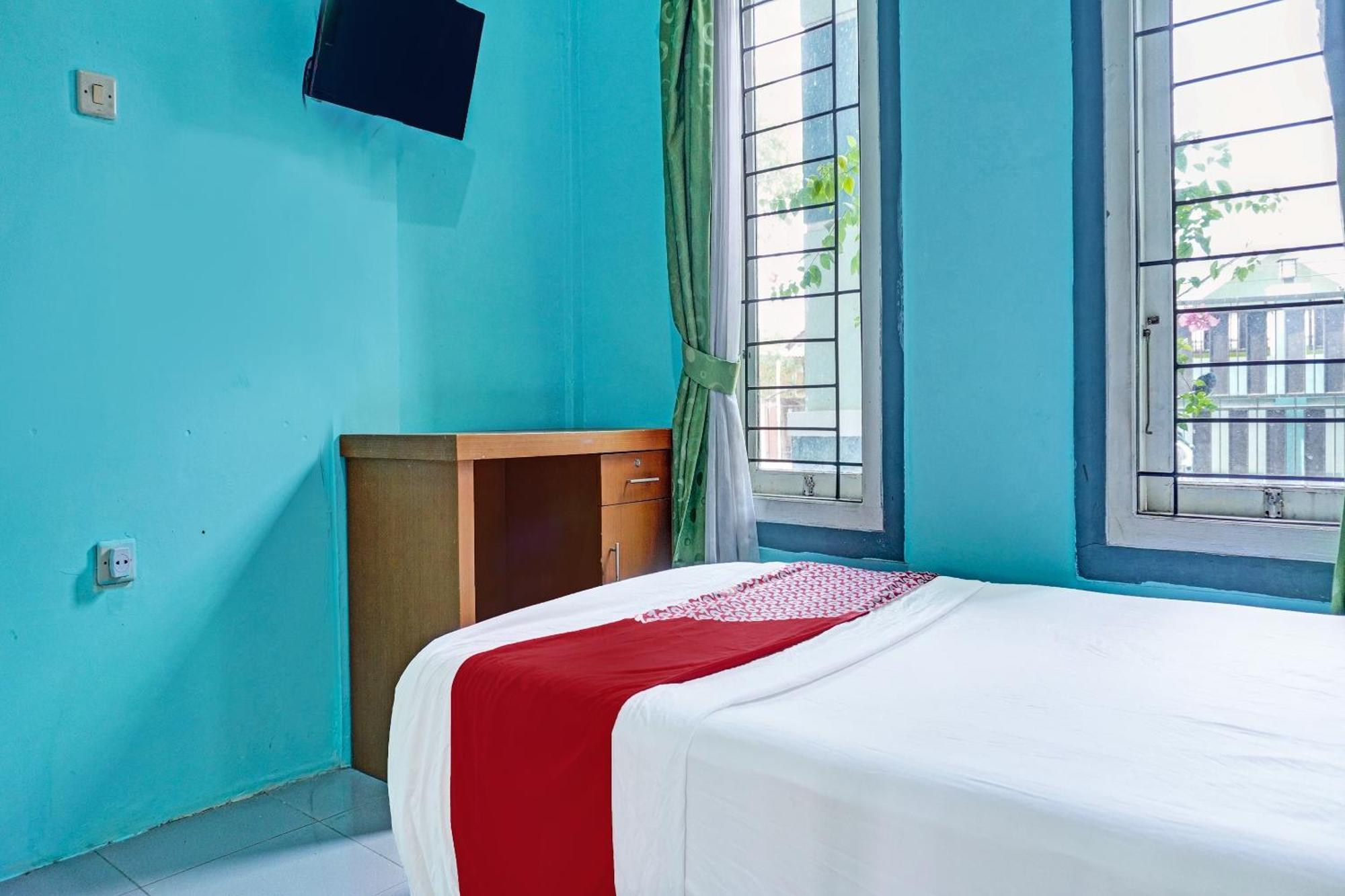Oyo 91731 Home Stay Elis Cateliya Syariah Karawang Dış mekan fotoğraf