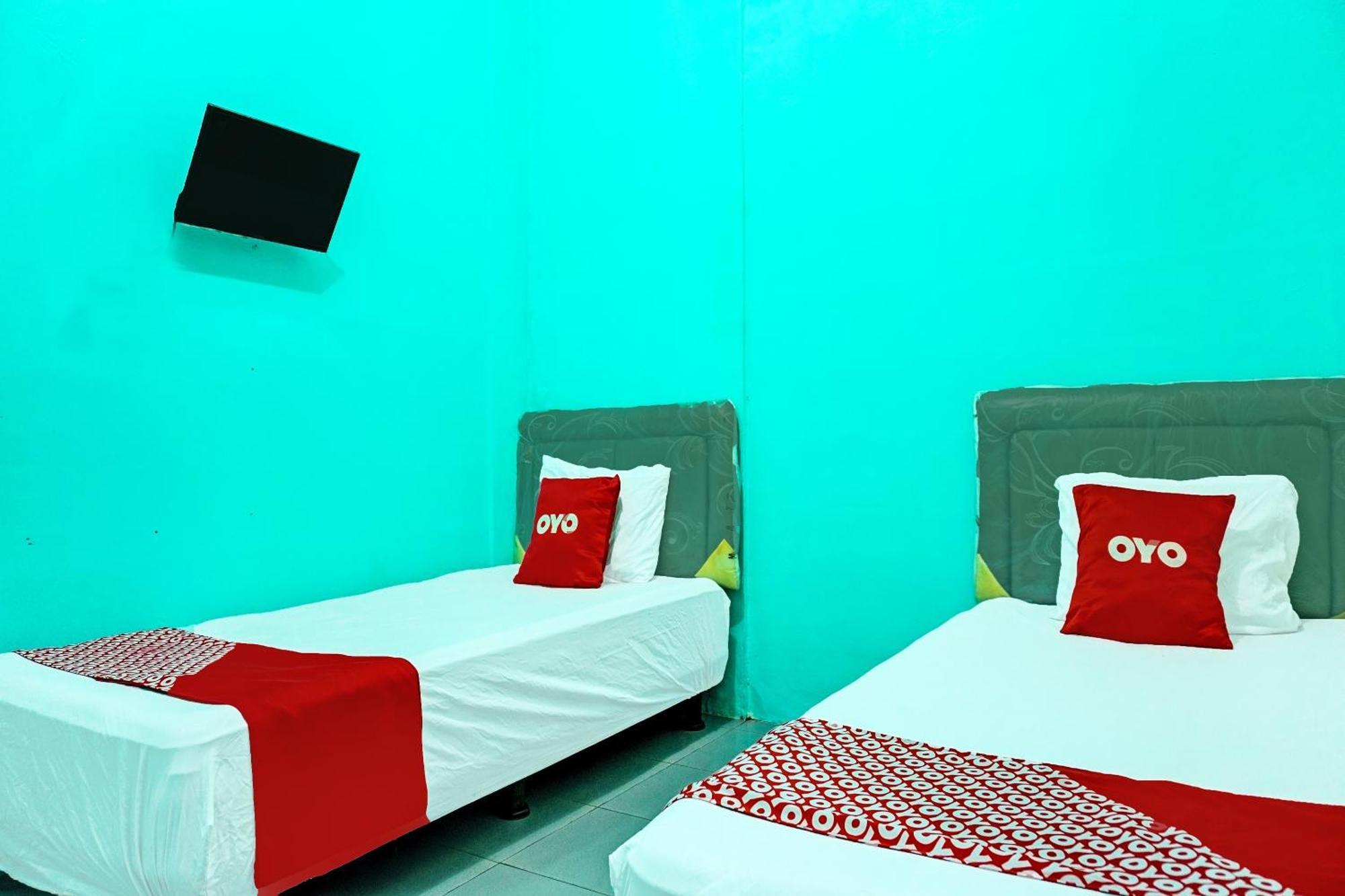 Oyo 91731 Home Stay Elis Cateliya Syariah Karawang Dış mekan fotoğraf