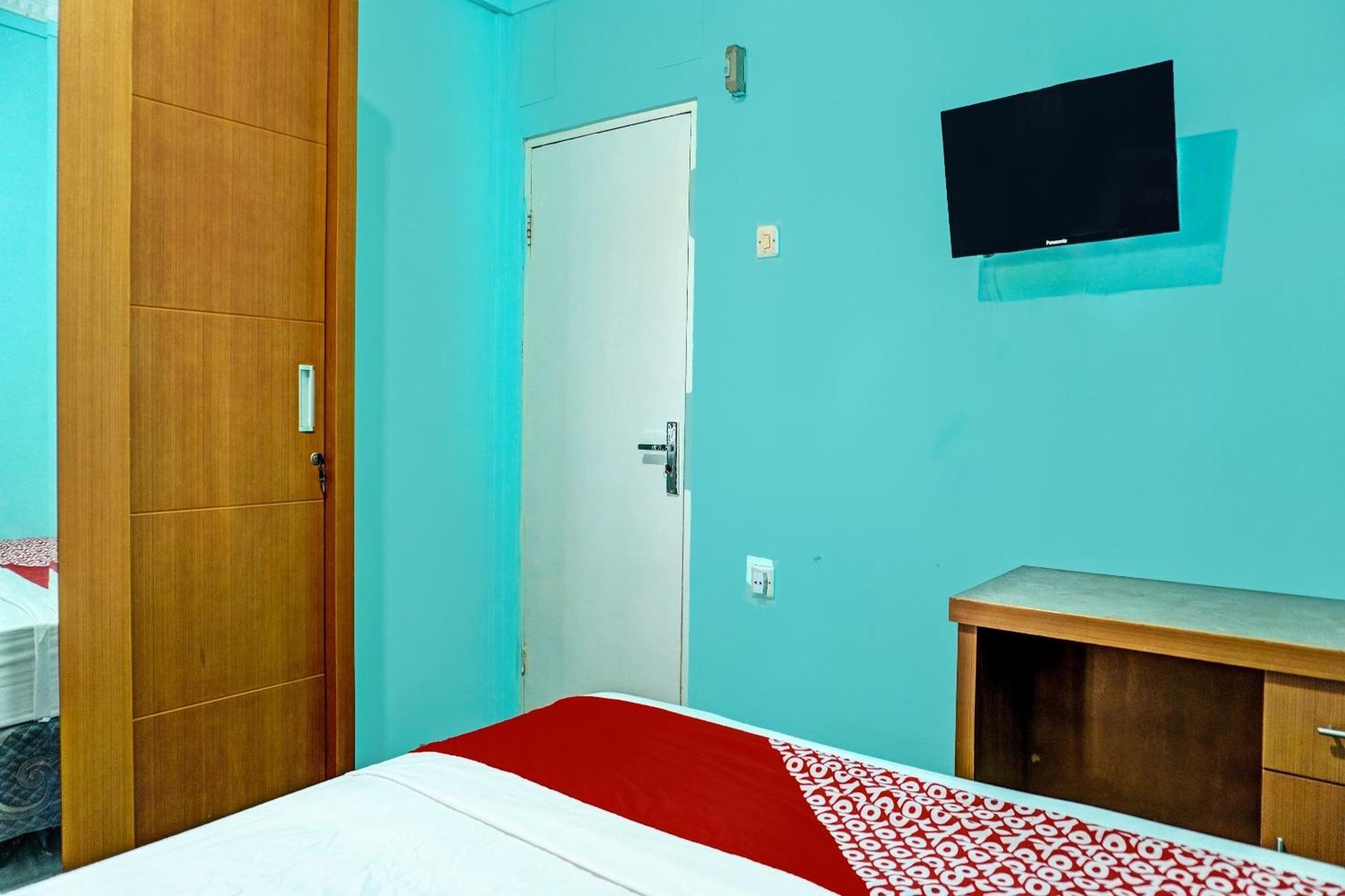 Oyo 91731 Home Stay Elis Cateliya Syariah Karawang Dış mekan fotoğraf