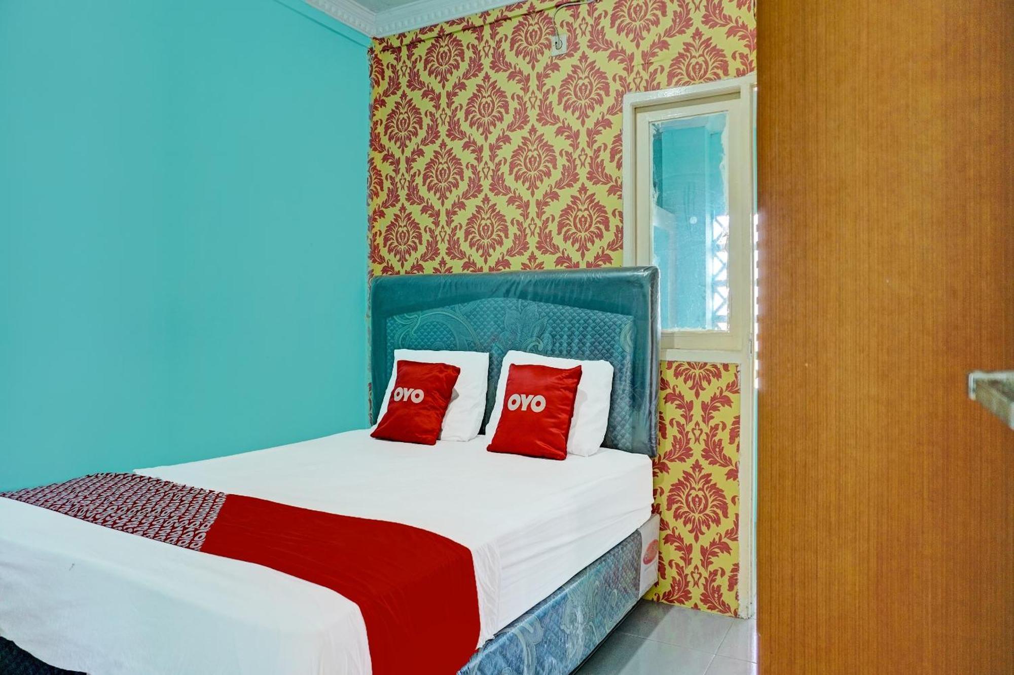 Oyo 91731 Home Stay Elis Cateliya Syariah Karawang Dış mekan fotoğraf