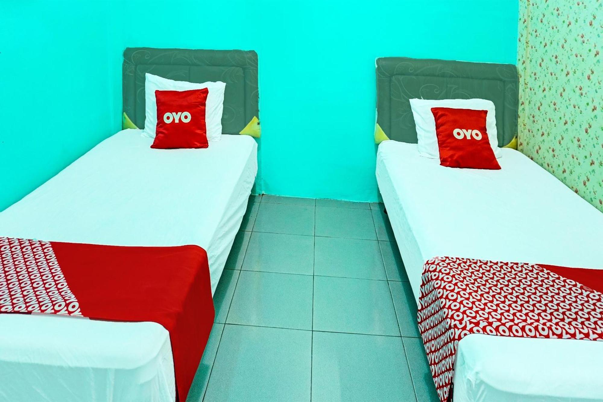 Oyo 91731 Home Stay Elis Cateliya Syariah Karawang Dış mekan fotoğraf