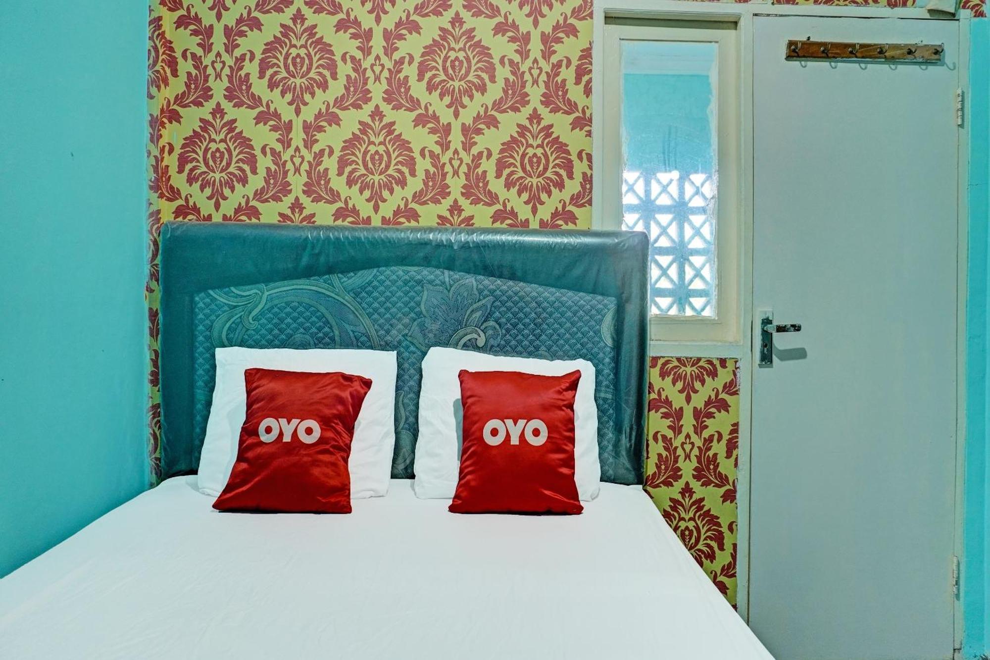 Oyo 91731 Home Stay Elis Cateliya Syariah Karawang Dış mekan fotoğraf